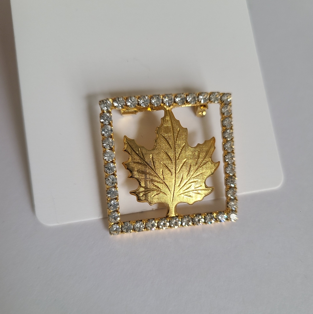 Vintage Gilded Gold Tone Rhinestone Square Canada Maple Leaf Brooch Pin - Picture 12 of 12